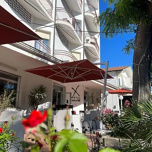 Hotel X
