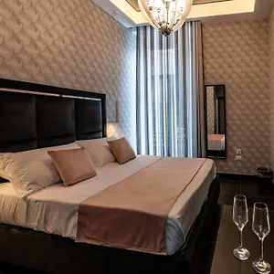 Luna Luxury , Neapel Italien